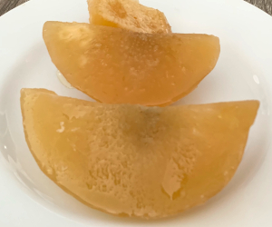 お皿に移したサケーチュアムの様子