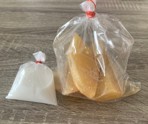 袋詰のテイクアウトしたサケーチュアムの様子