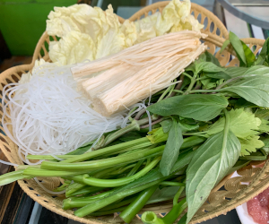 基本セットの野菜の盛り合わせと春雨の様子