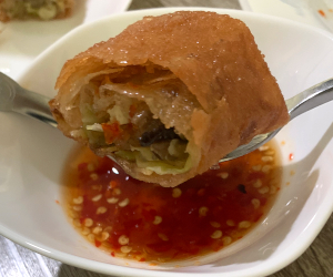 つけダレのスイートチリソースの様子