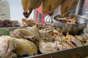 カオマンガイに乗せる茹でた鶏