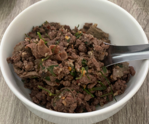イサーンスタイルの牛肉のラープ