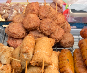 揚げ物屋台のムーゴーントートの様子