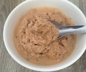 ツナマヨにナムプリックターデーンを混ぜた様子