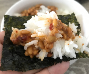 韓国のりとナムプリックターデーン納豆ご飯