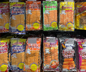 スーパーマーケットにたくさん並んでいる Bento の様子