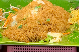 焼きそば屋台のパットミーの様子
