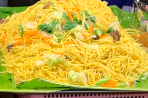 焼きそば屋台のパットミースアの様子