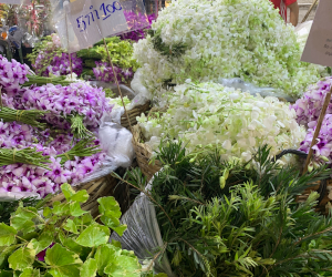 ヨートピマンフラワーマーケットの花屋の様子