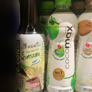 スーパーマーケットのナムターンソットの様子(左側)