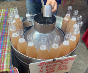 別なナムターンソット屋台の様子