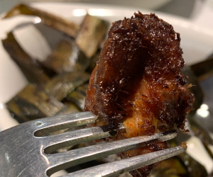 包んであるバイトゥーイを外した鶏肉の様子