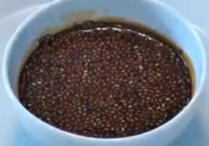 醤油と砂糖を煮詰めて作った甘いつけダレ