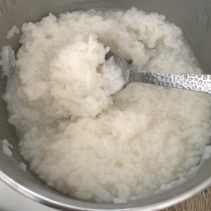 水分を吸って固まっているジョーク鍋の様子