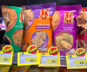 スーパーマケットに並ぶ Chao Suaブランドのカオタンシリーズ