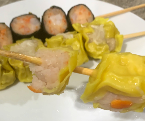 セブンイレブンのエビを使ったカノムジープクンの様子