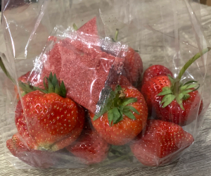 プリックグルアブアイが付いてきたイチゴの様子