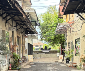 アディダスオリジナルス・ソンワート店のある路地の様子