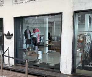 アディダスオリジナルス・ソンワート店の店先の様子